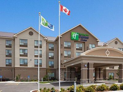 Holiday Inn Express & Suites New Liskeard Exterior photo