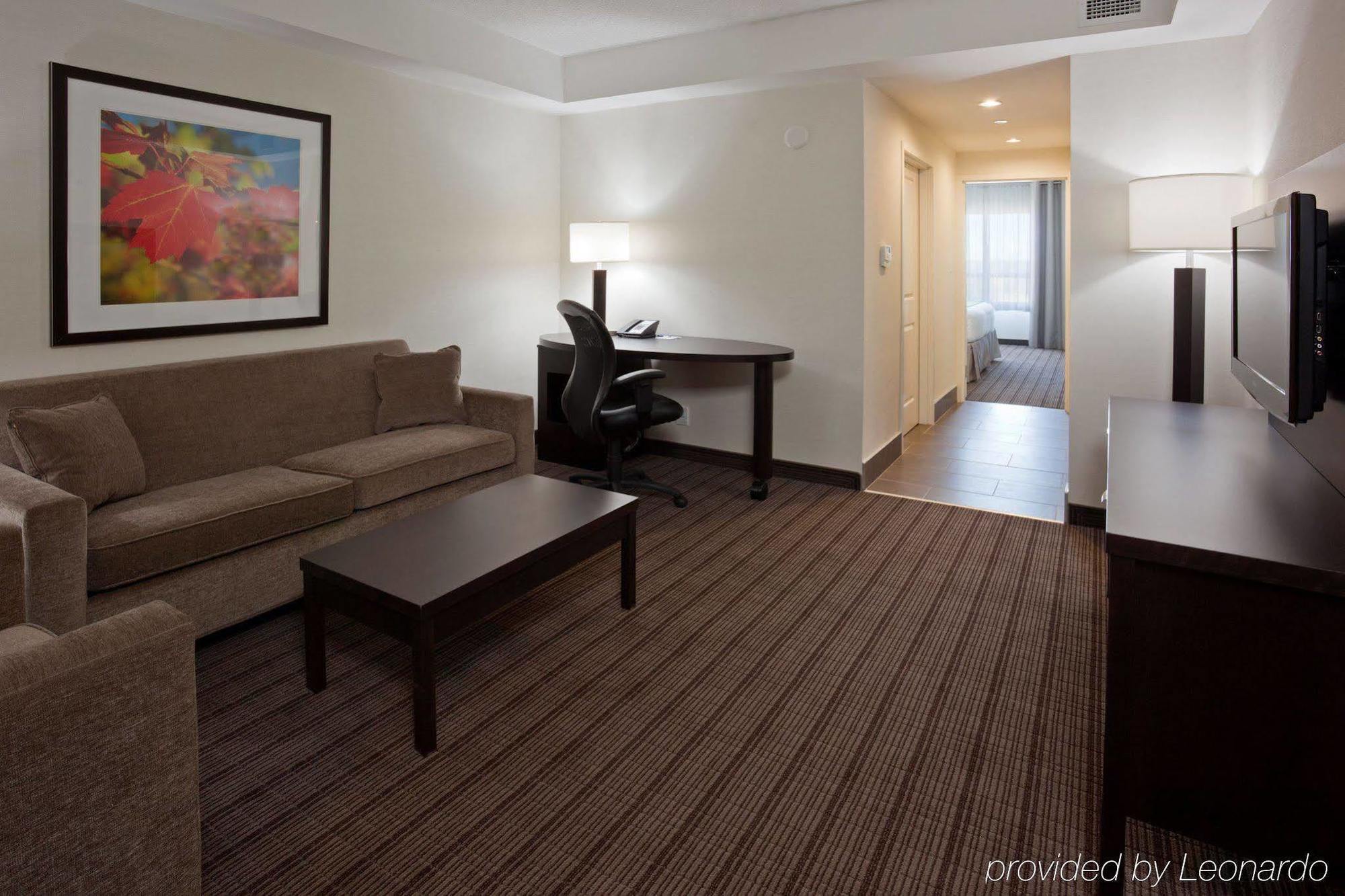 Holiday Inn Express & Suites New Liskeard Room photo