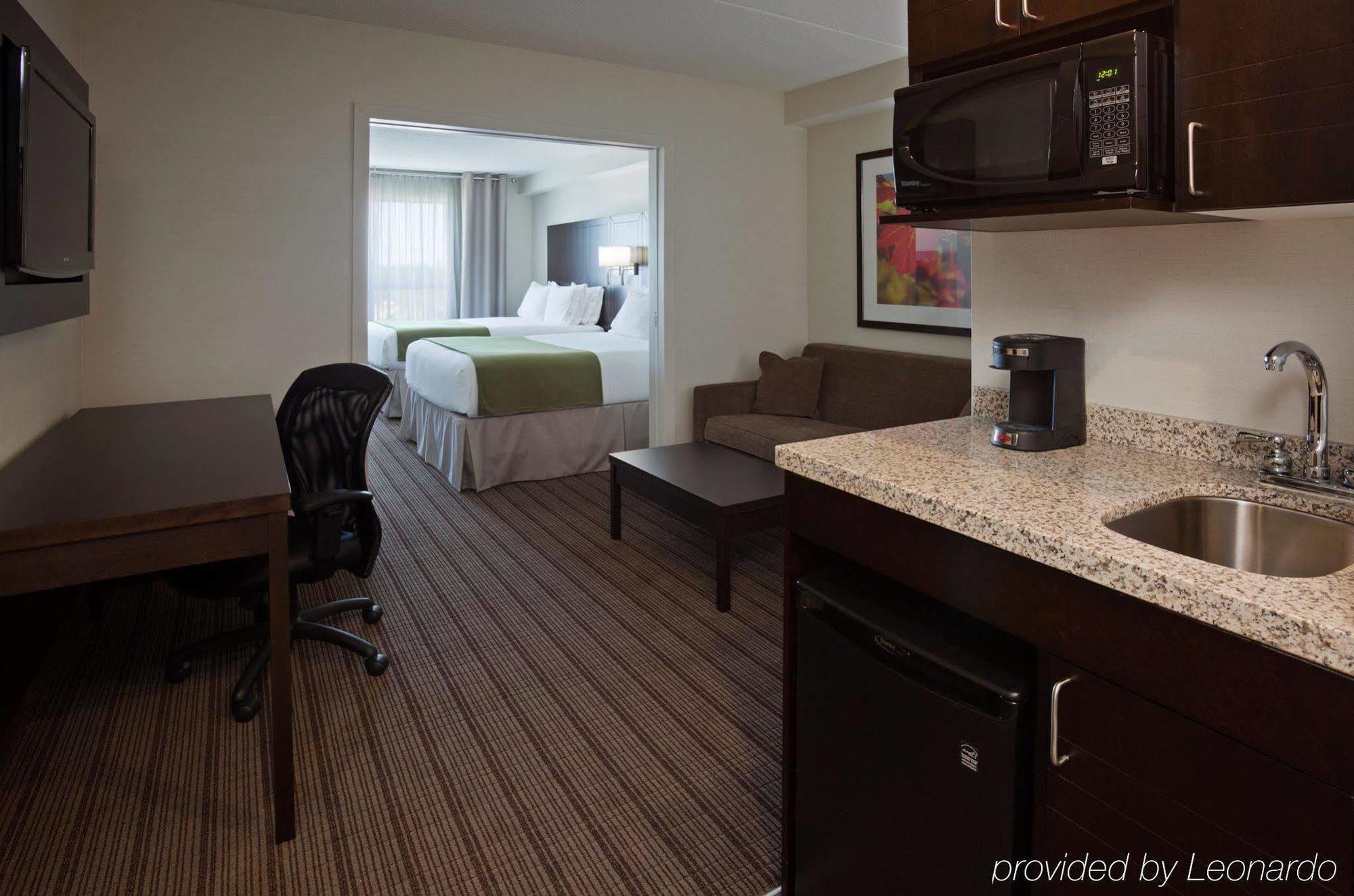 Holiday Inn Express & Suites New Liskeard Exterior photo